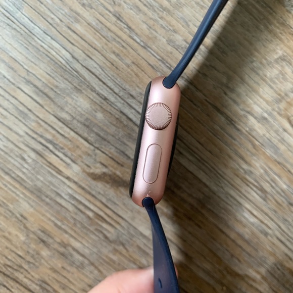 Apple Watch 🍎 - Picture 4 of 5